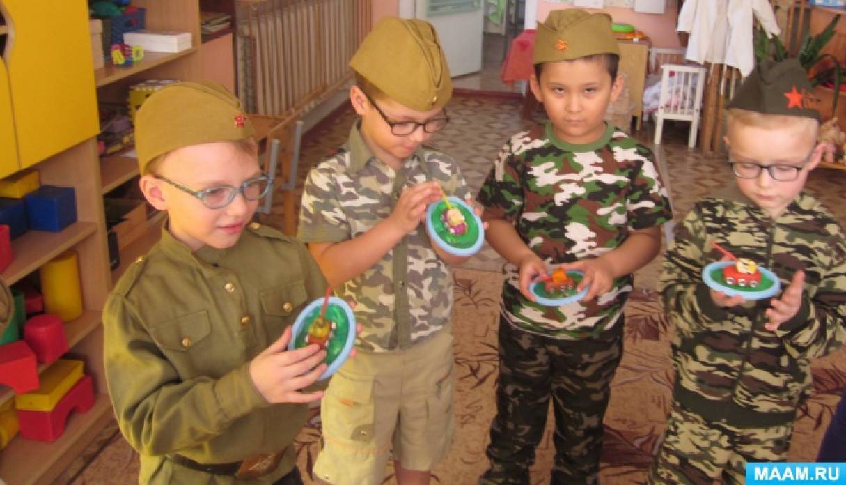 Смотреть фотографию №3 Фото №3 Ну и конечно готовили для наших пап подарки Автомобиль в виде фоторамки а для будущих Защитников нашей группы мы приготовили танки и стенгазету