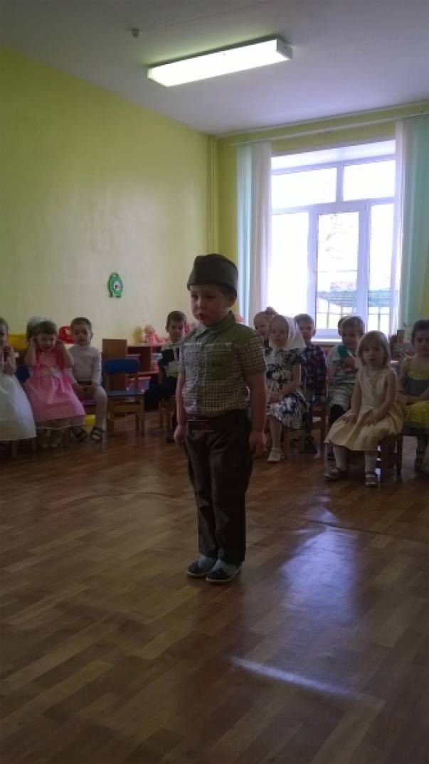 Смотреть фотографию №1 Фото №1 В конце апреля в нашей младшей группе мы провели открытое занятие по познавательному развитию с присутствием родителей старшего поколения бабушек и дедушек а также детей подготовительной группы