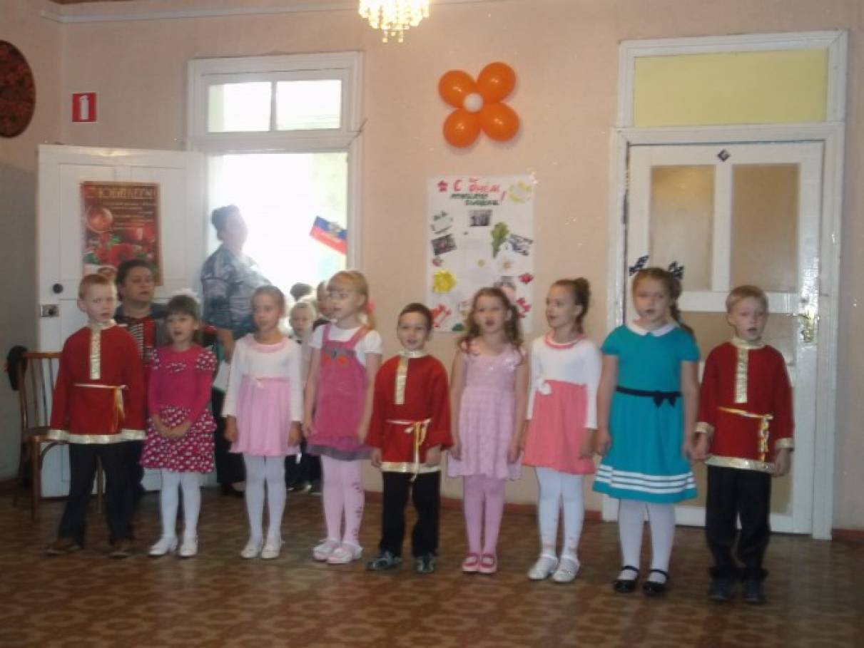 Фотоотчет выступления перед пенсионерами в муниципальном центре в дни декады пожилого человека Фото Фотоотчет выступления перед пенсионерами в муниципальном центре в дни декады пожилого человека