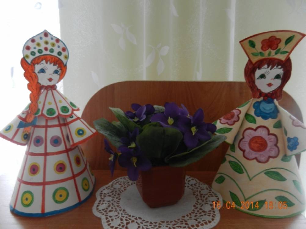 Декоративные куклы. Оформление уголка творчества Фото Декоративные куклы. Оформление уголка творчества
