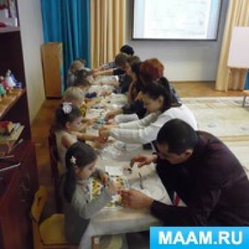 Смотреть фотографию №2 Фото №2 В средней группе Снеговик в сугробе Тема Дед Мороз и серый волк Программные задачи