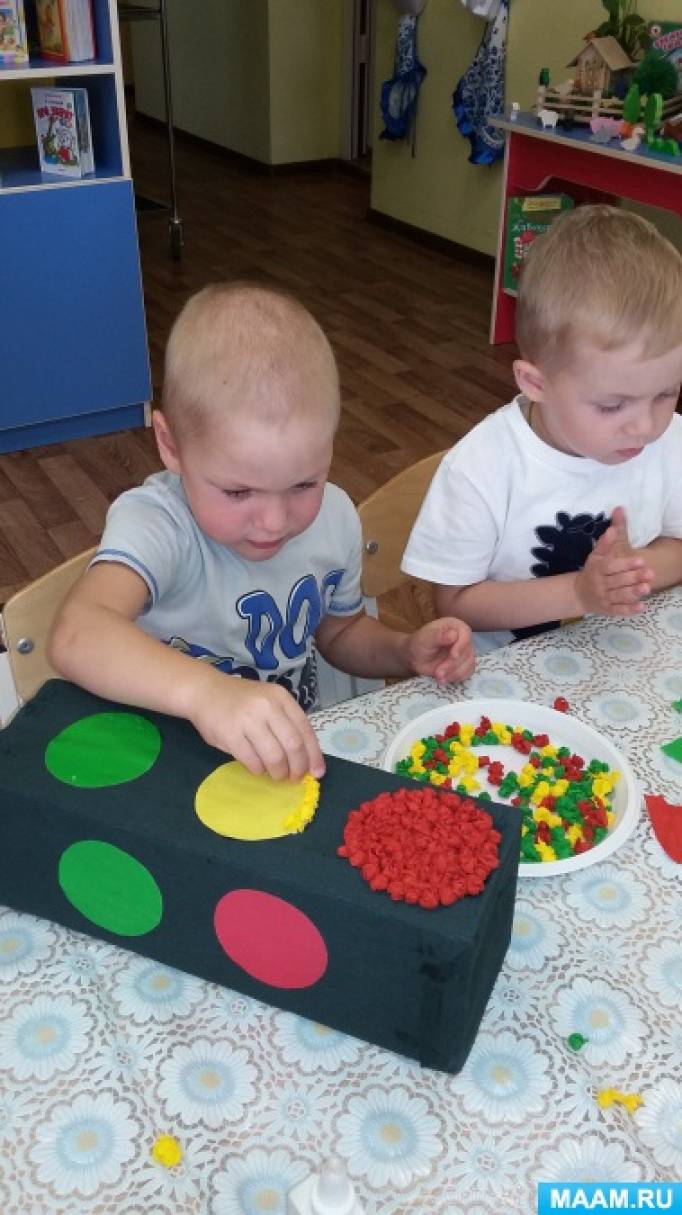 Консультация для родителей «Салфеточная аппликация как средство развития мелкой моторики рук» Фото Консультация для родителей «Салфеточная аппликация как средство развития мелкой моторики рук»