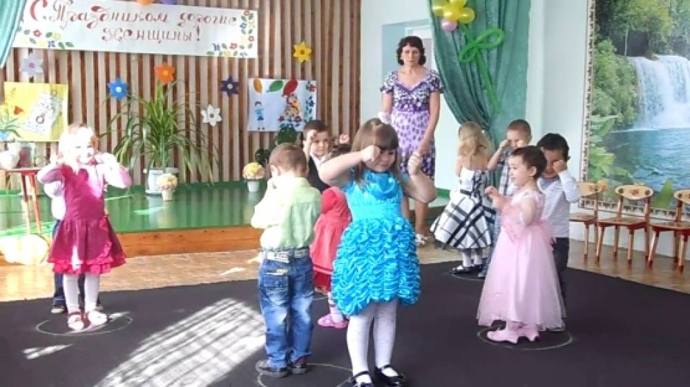 Мыло пенится в корыте я стираю посмотрите
