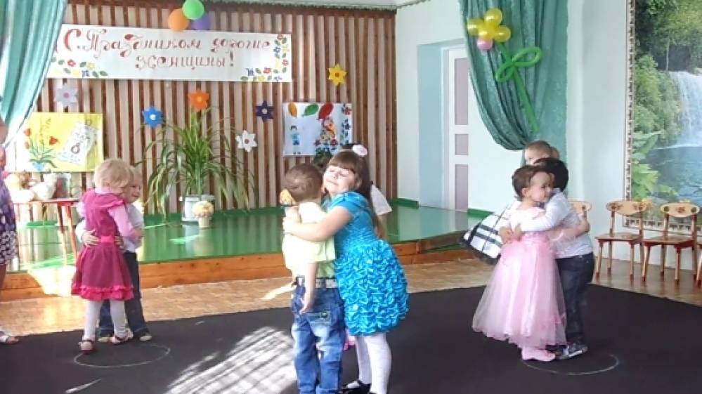 Мыло пенится в корыте я стираю посмотрите