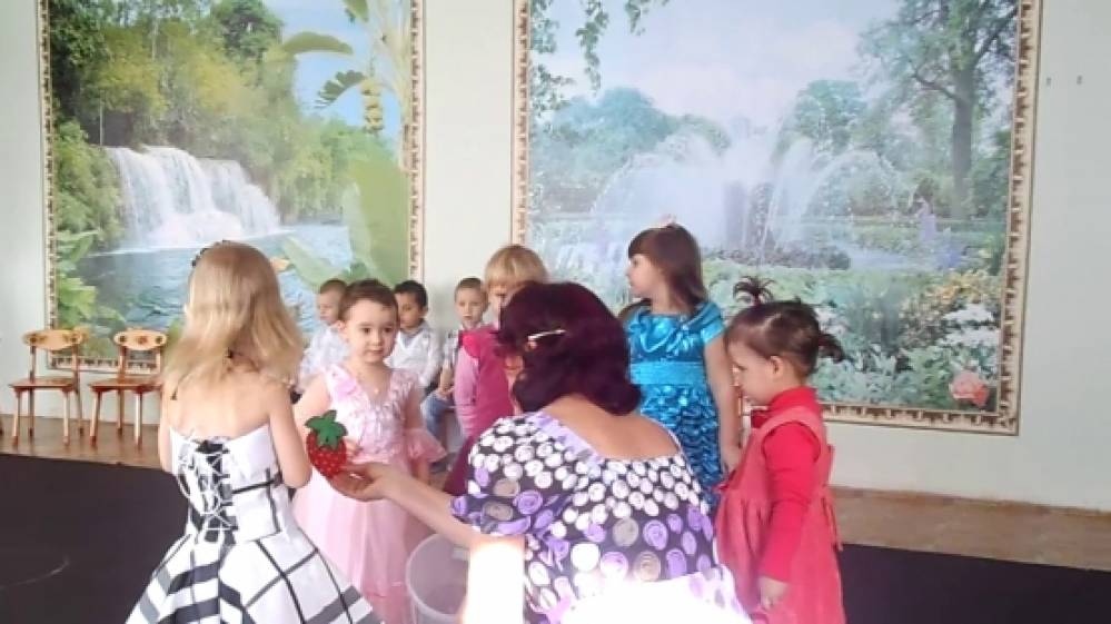 Мыло пенится в корыте я стираю посмотрите