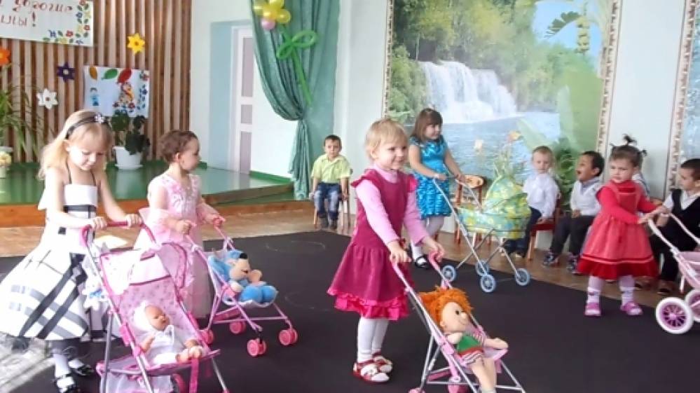 Мыло пенится в корыте я стираю посмотрите