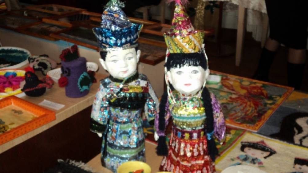 Национальный компонент. Куклы в бурятских костюмах Фото Национальный компонент. Куклы в бурятских костюмах