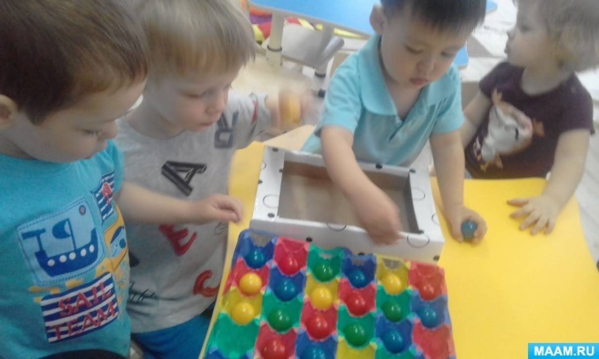 Сенсорное развитие детей раннего возраста. Дидактическая игра из упаковки для яиц «Разноцветные домики»