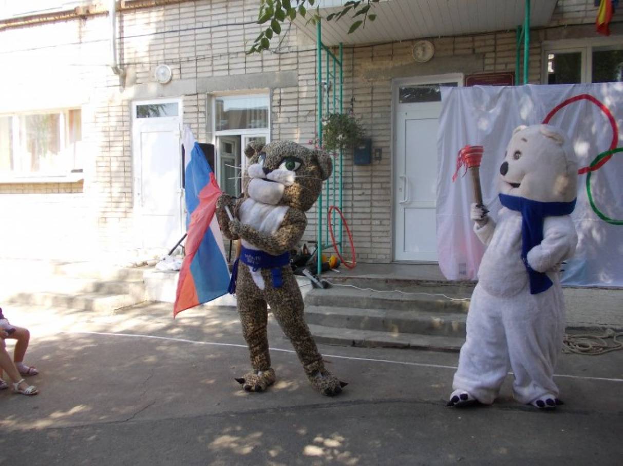Смотреть фотографию №32 Фото №32 Её проводили Герои символы недавно прошедшей зимней Олимпиады Медвежонок Зайка и Леопард а также Солнечный лучик