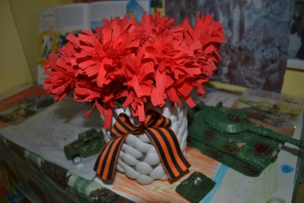 литературно-музыкальная композиция к 9 мая. день победы фон. объявление на день победы. поделки к 9 мая. композиции посвященные 9 мая.