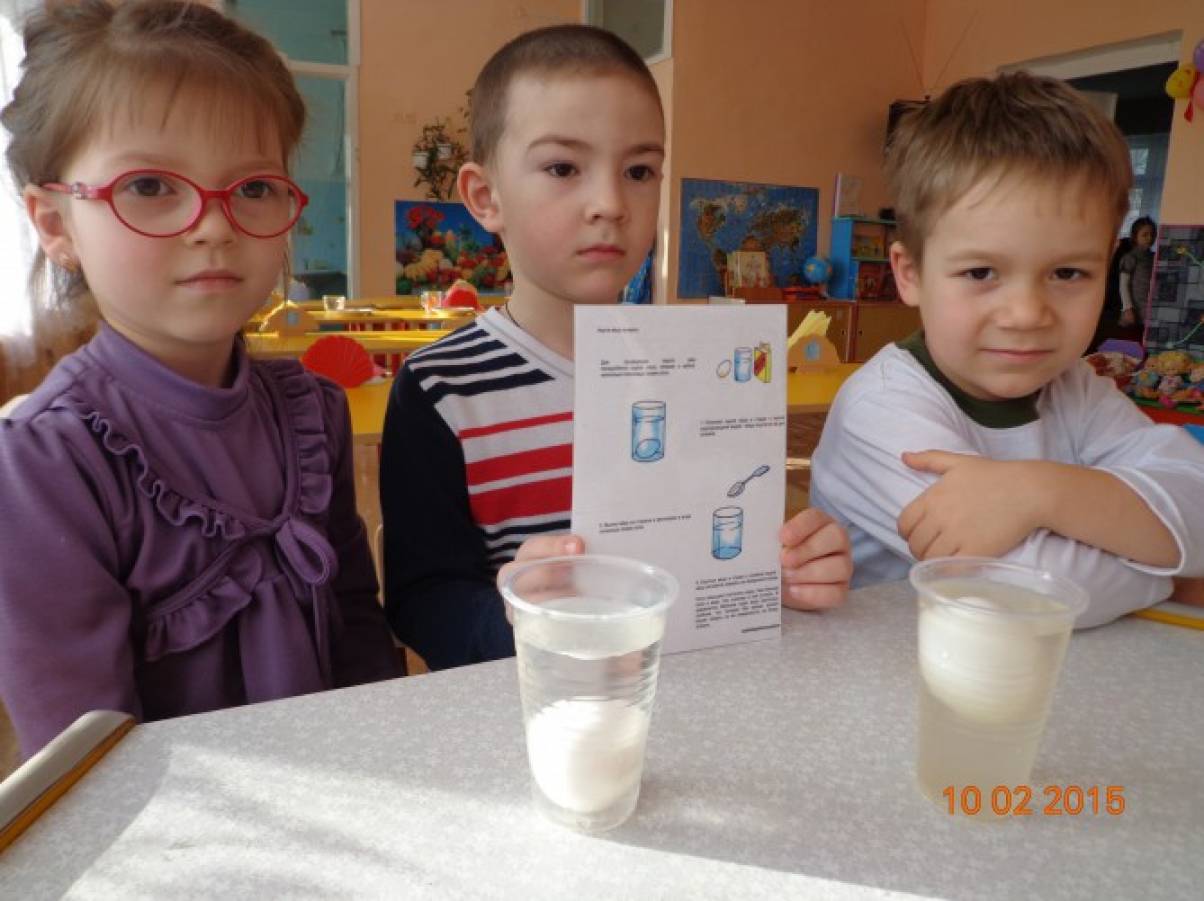 Эксперименты с детьми в детском саду. Опыты с молоком в детском саду. Опыты в саду с солью. Опыты с молоком для детей в детском саду. Эксперименты в ДС.