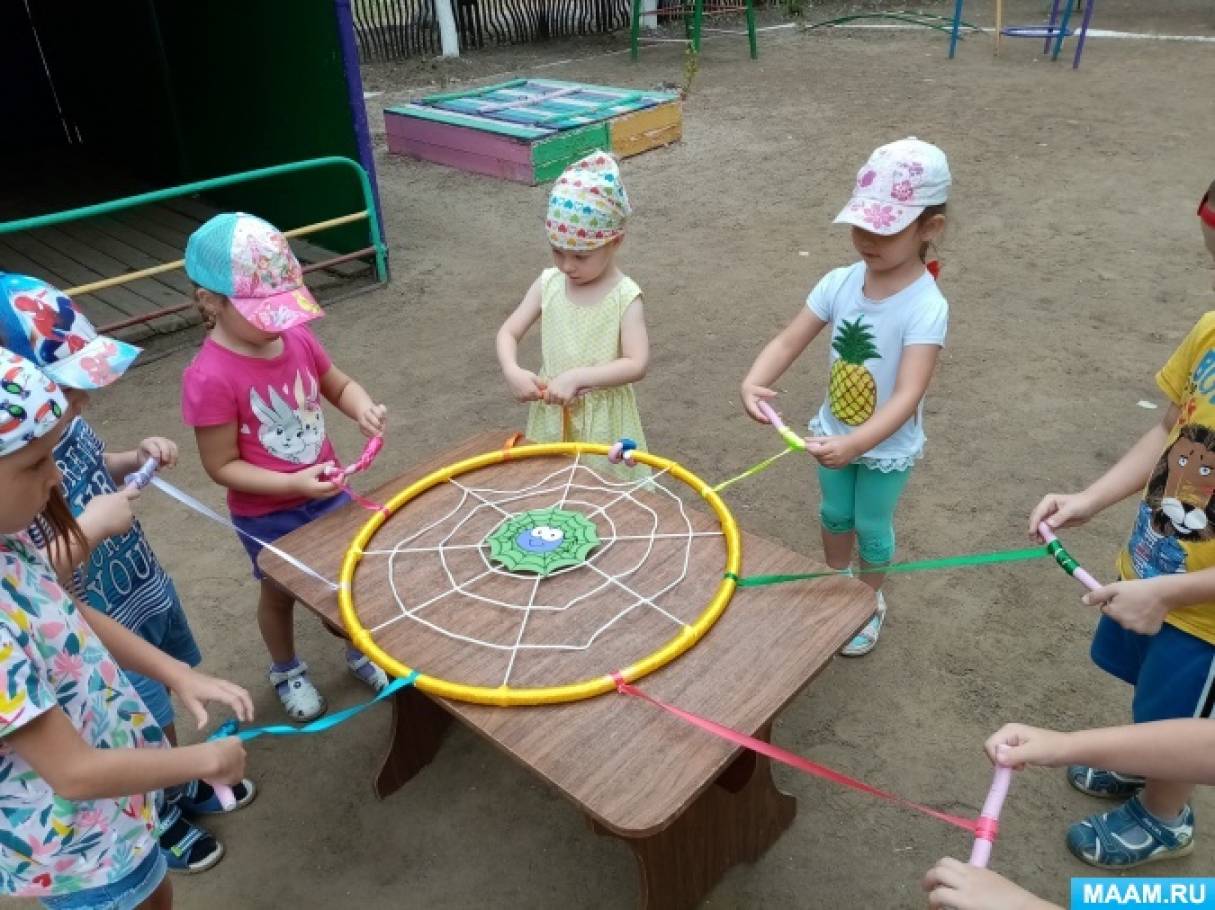 2 развлечение игра. Моталочки для детского сада. Летние развлечения для детей в детском саду. Игры для детей своими руками. Реквизит для игр с детьми.