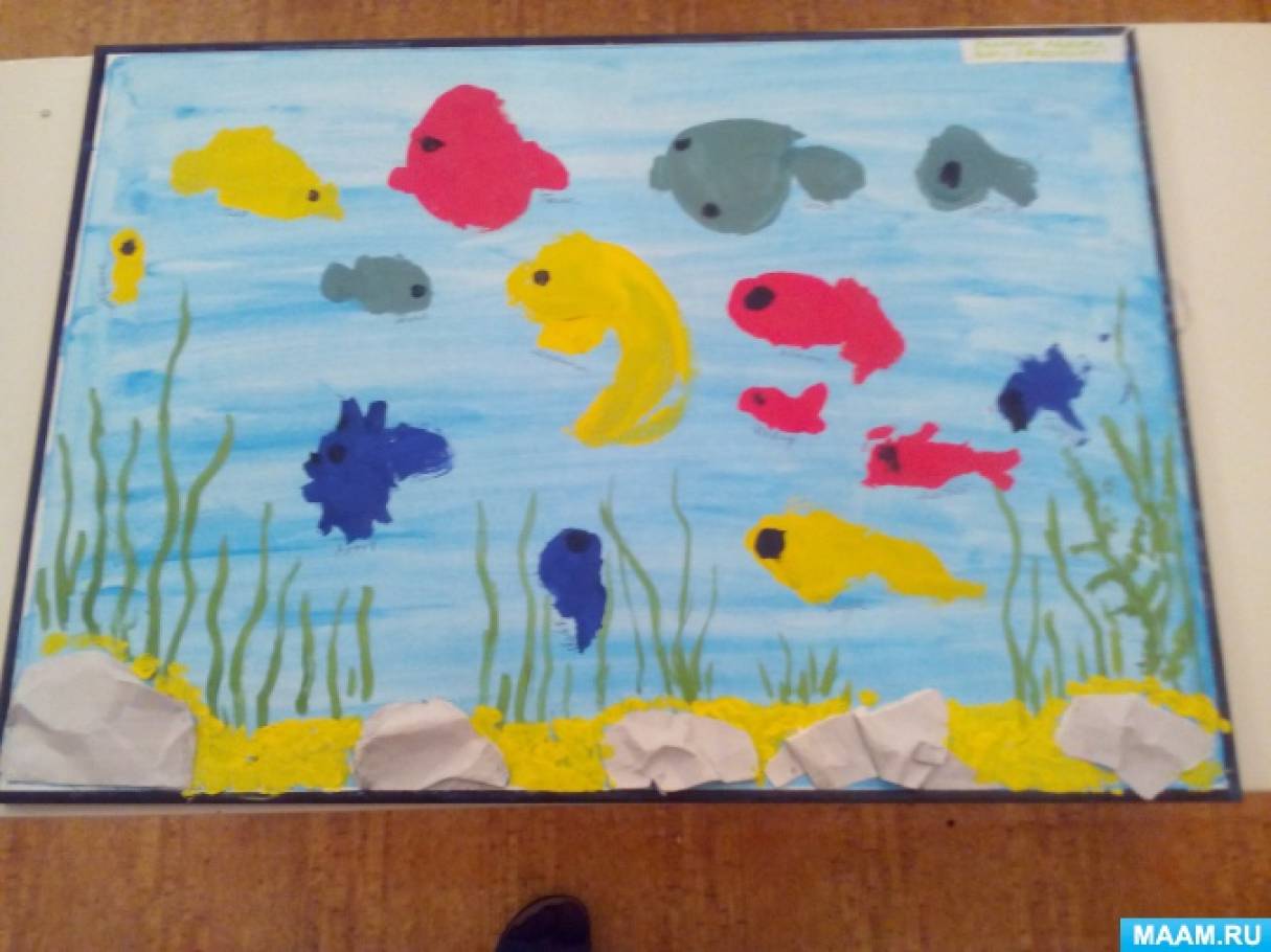 Рисования рыбки плавают в аквариуме. Рисование рыбки в средней группе. Рыбки в аквариуме рисование в средней группе. Рисование в средней группе рыбы в аквариуме. Рисование в средней группе на тему аквариумные рыбки.