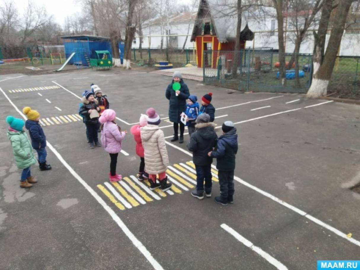 Развлечение по пдд в подготовительной. ПДД на улице в подготовительной группе. Подвижная игра пешеходы и автомобили. Занятие по ПДД В подготовительной группе светофор. Подвижная игра пешеходы и водители.