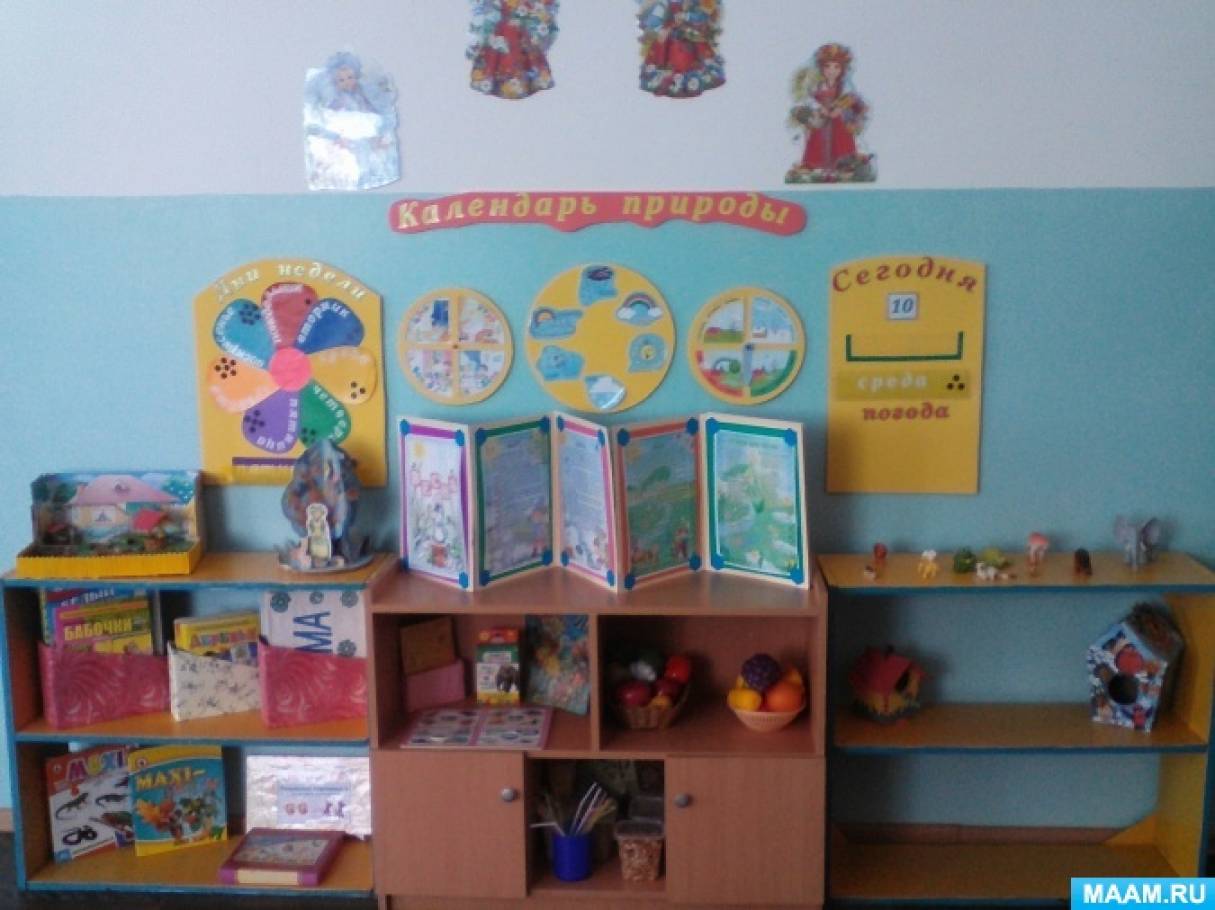 Смотреть фотографию №12 Фото №12 В книжном уголке на стеллаже расположено разнообразие книг с красочными иллюстрациями