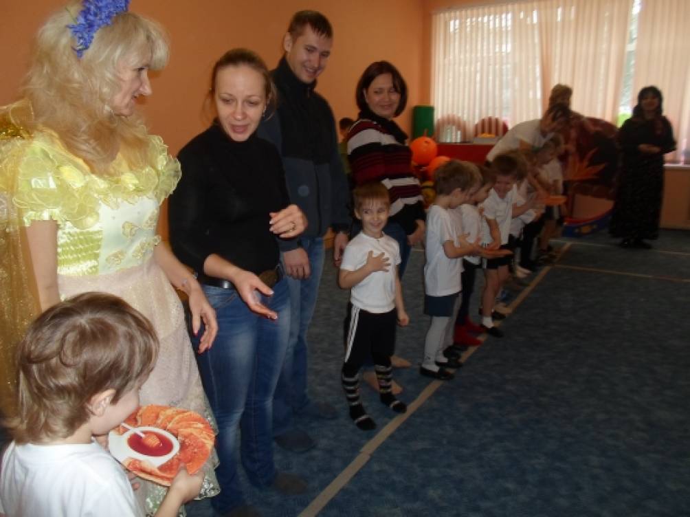 Смотреть фотографию №2 Фото №2 В празднике принимали участие дети средней группы Теремок с родителям