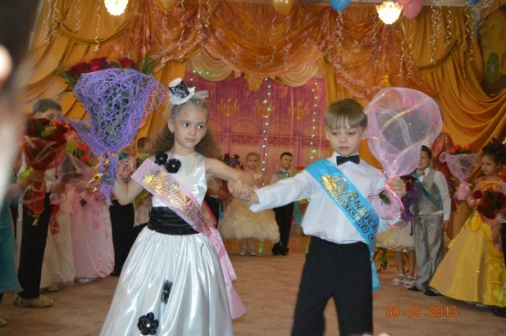 «Мой первый бал». Сценарий праздника, посвящённого выпуску детей в школу Фото «Мой первый бал». Сценарий праздника, посвящённого выпуску детей в школу