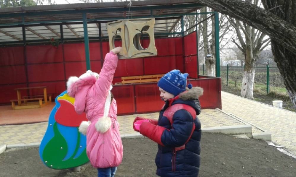 Акция «Каждой пичужке-кормушка» Фото Акция «Каждой пичужке-кормушка»