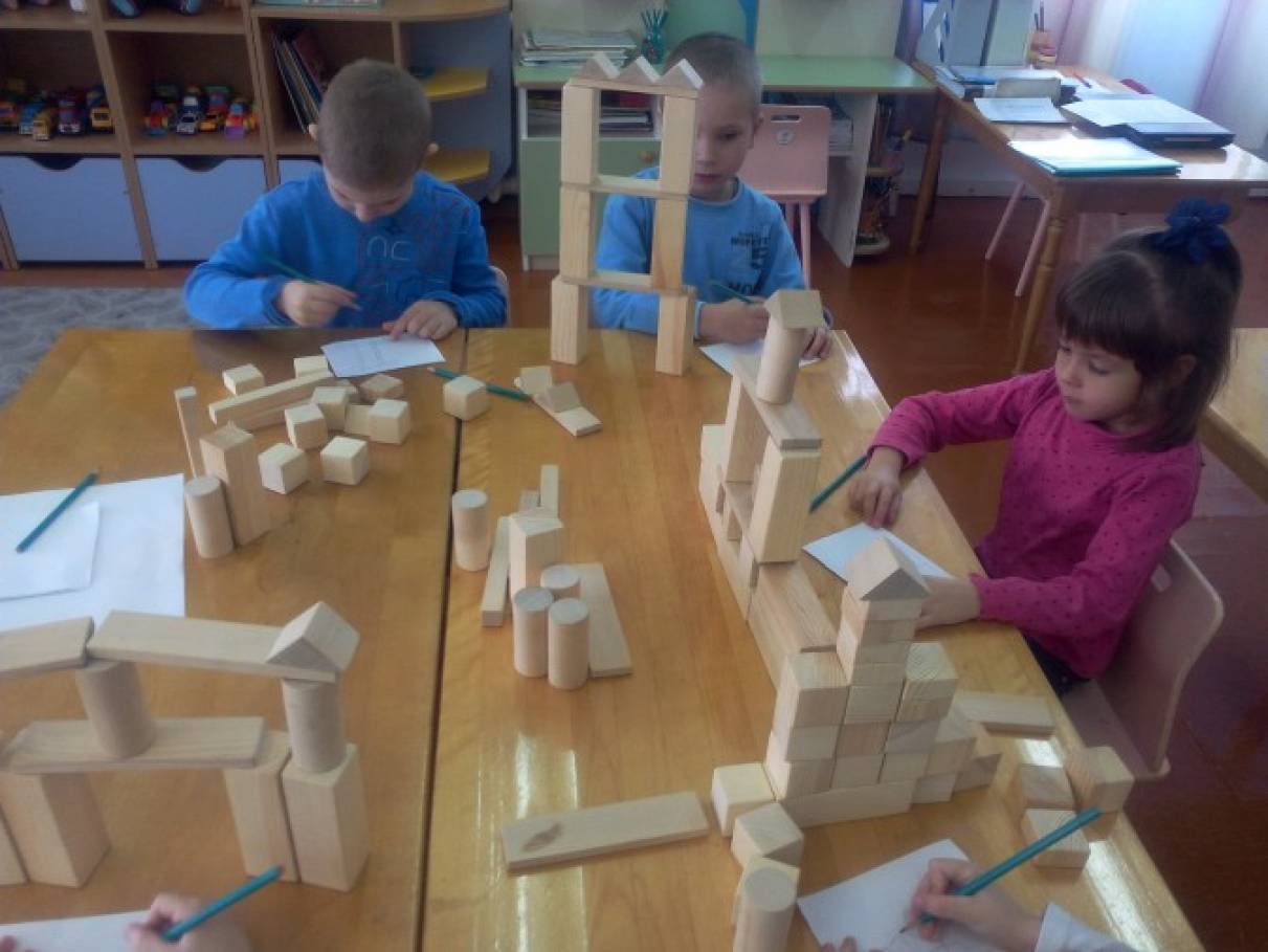 Строительные игры цель средняя группа. Конструирование в подготовительной группе. Конструирование в детском саду старшая группа. Конструирование в детском саду подготовительная группа. Конструирование в подготовительной груп.