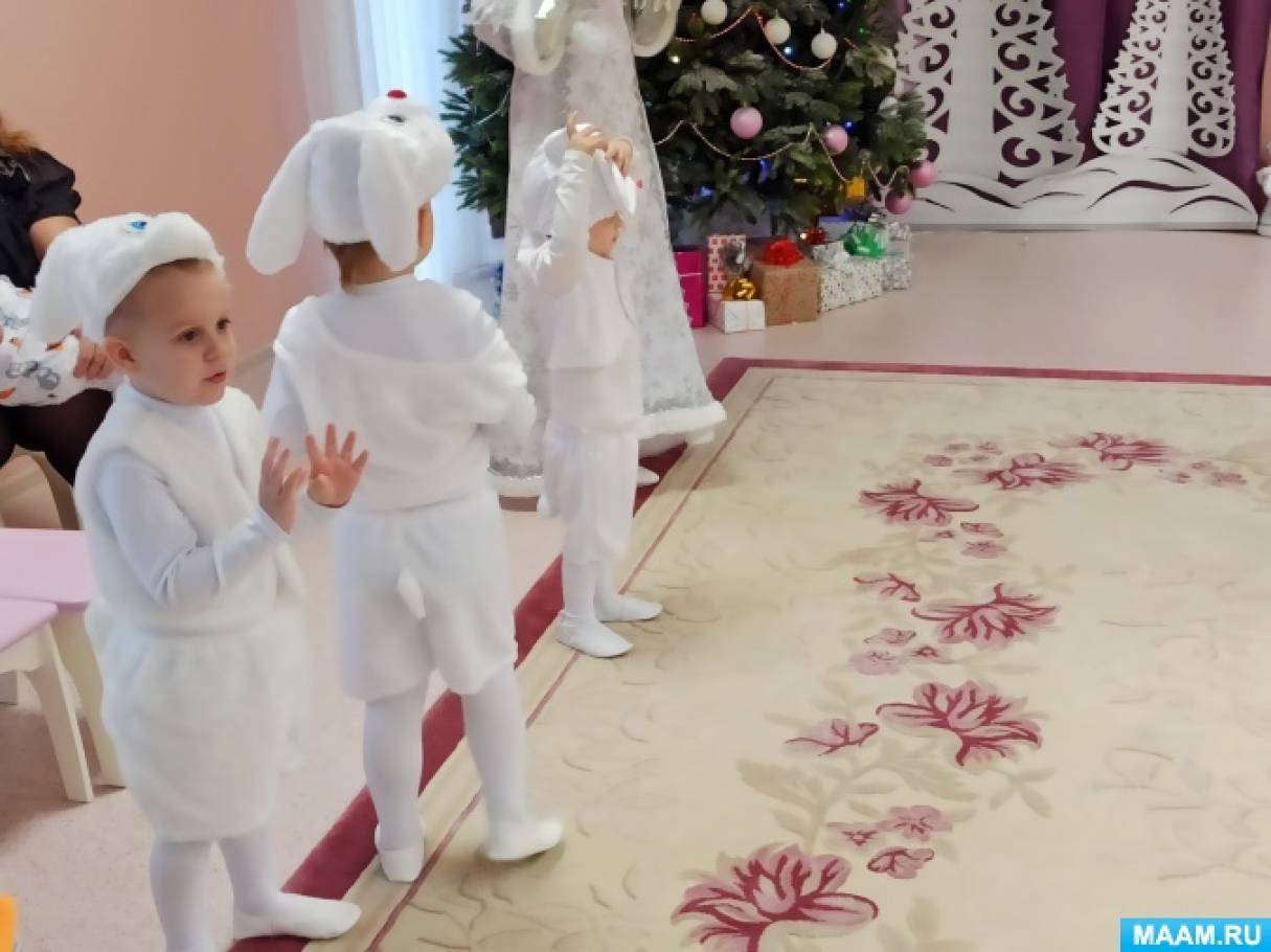 Смотреть фотографию №2 Фото №2 У новогодней ёлочки детей ждала встреча со снеговиком