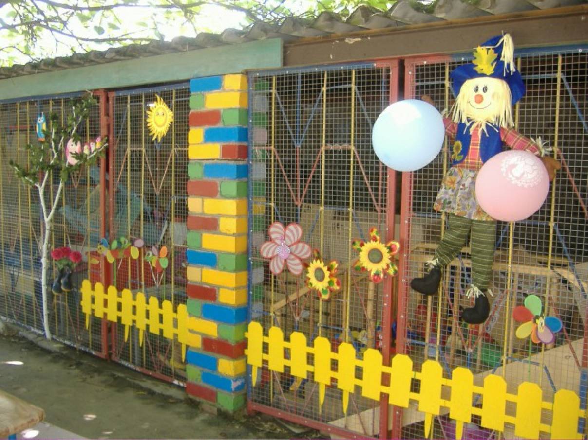 украшение улицы в детском саду
