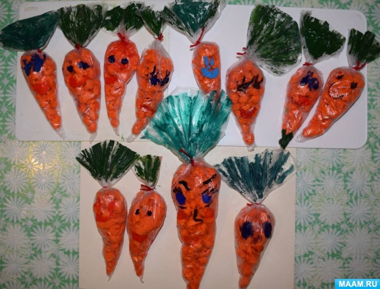 День моркови в детском саду. Конструирование из бумаги морковь.