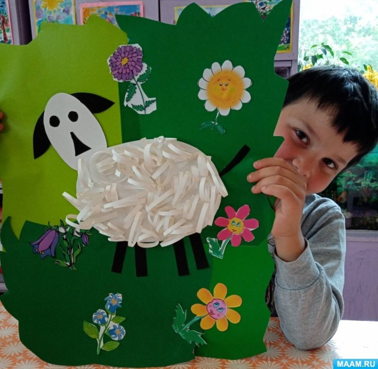 Детский мастер-класс по конструированию из бумаги и картона композиции «Овечка на лугу»