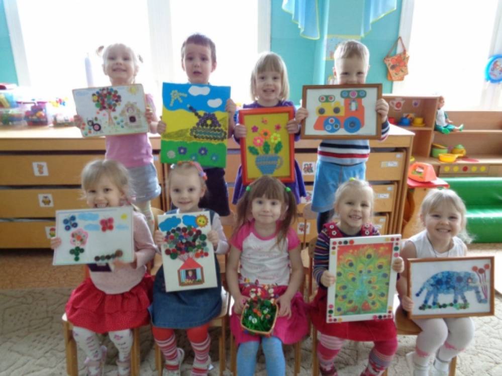 Выставка детско-родительского творчества «Пуговичные шедевры». Фото Выставка детско-родительского творчества «Пуговичные шедевры».