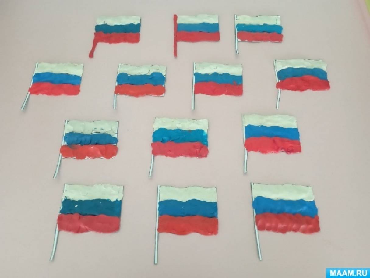 Рисование флаг России в старшей группе. Флаг России своими руками для детей. Россия старшая группа. Аппликация флаг России в старшей группе.