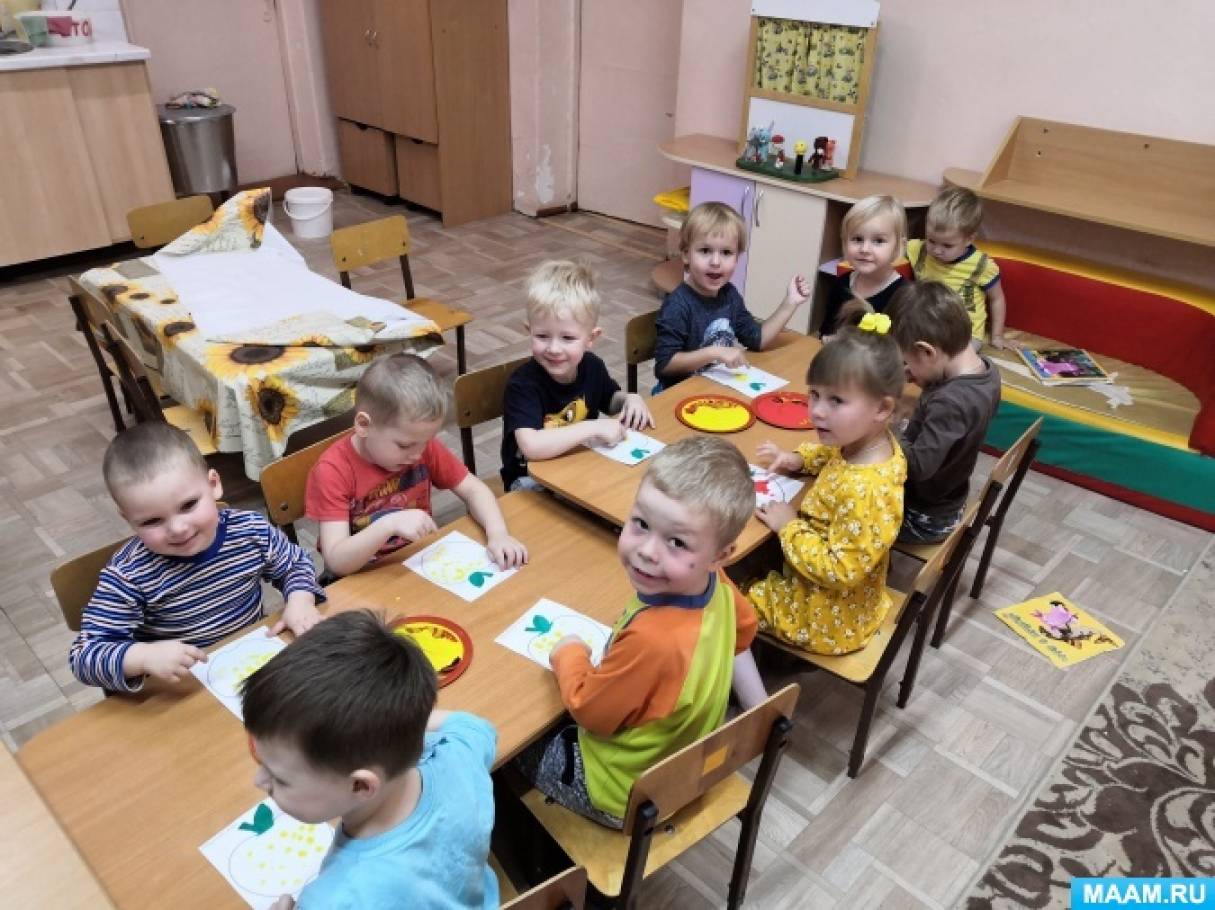 Конспект ООД по изодеятельности методом примакивания пальчика для второй младшей группы - фото