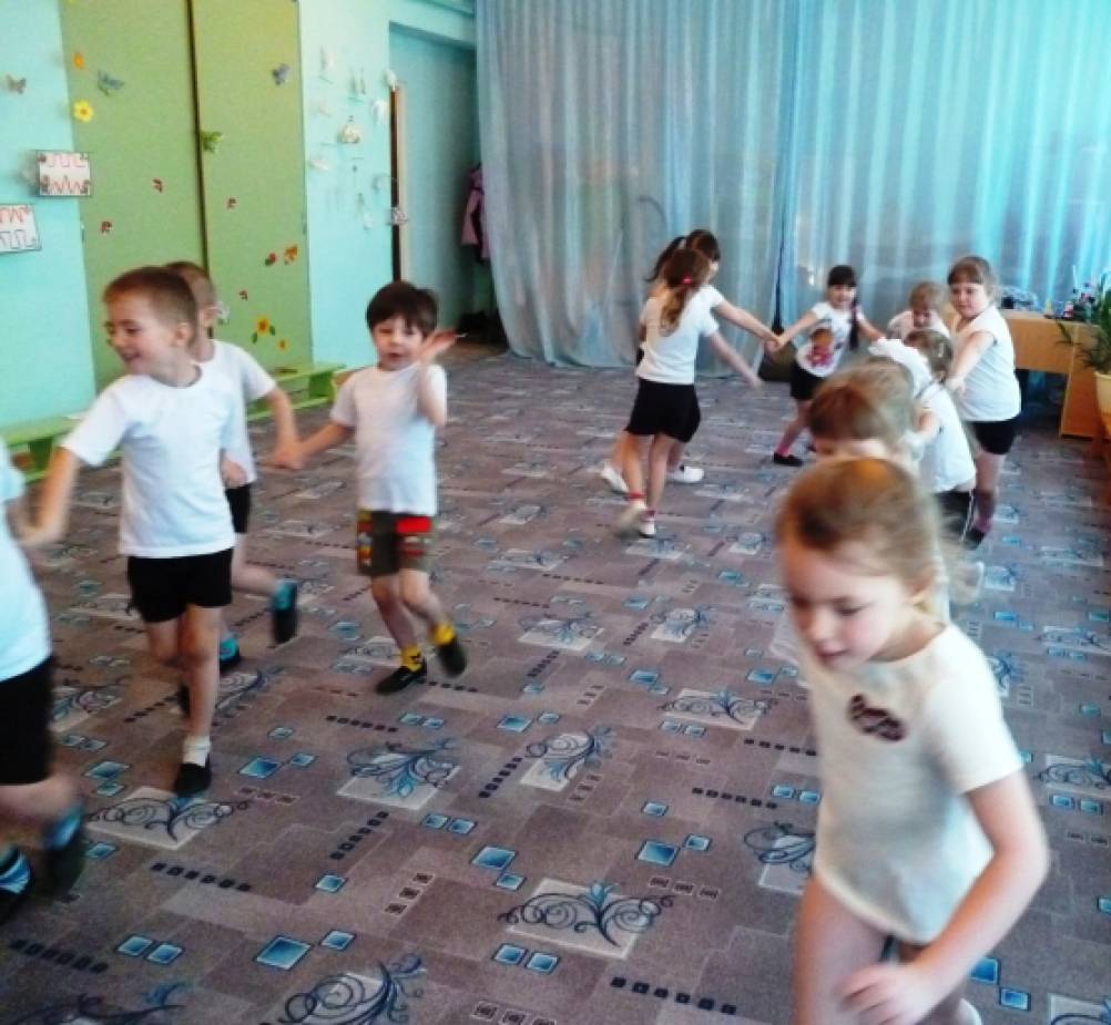 Спортивное развлечение 23 февраля старшая группа. Развлечения и досуги в старшей группе. Музыкально-спортивное развлечение к 23 февраля в старшей группе.