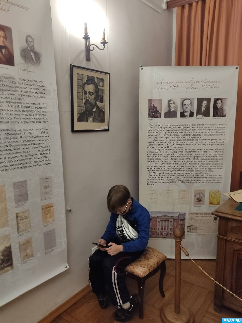 Смотреть фотографию №4 Фото №4 Инструмент напоминал собой по форме небольшое пианино или гармошку больших размеров