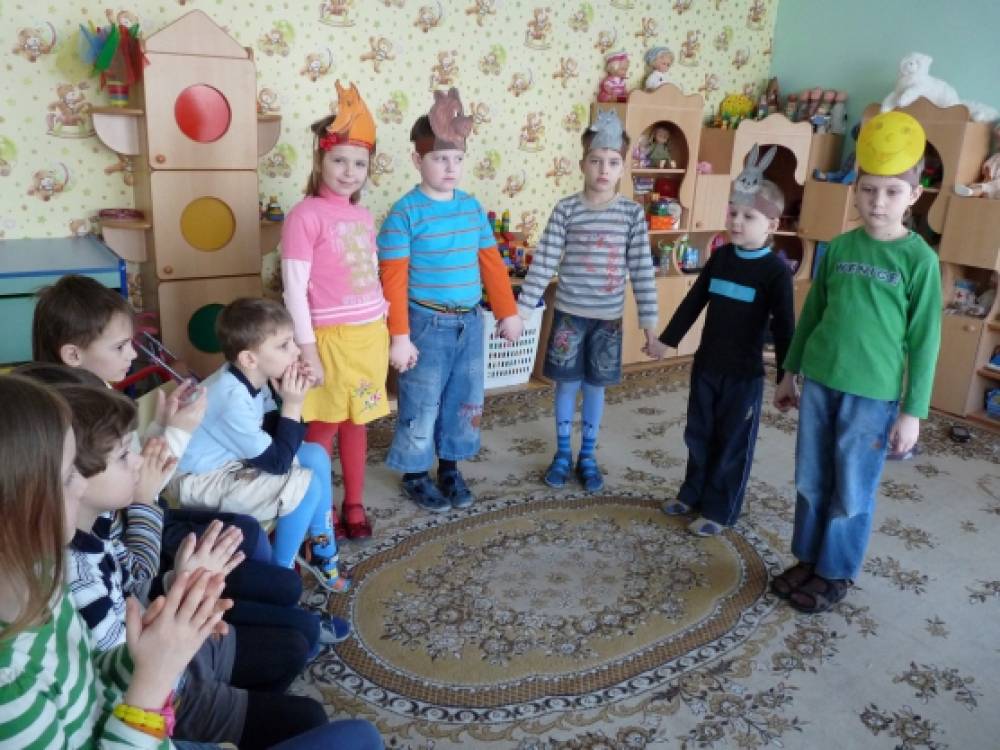 театр для старшей группы сюжнтно полевая игра. ролевые игры с детьми театр. дети на занятии в детском саду. фотоотчет игра в детском саду. игры в детском саду.