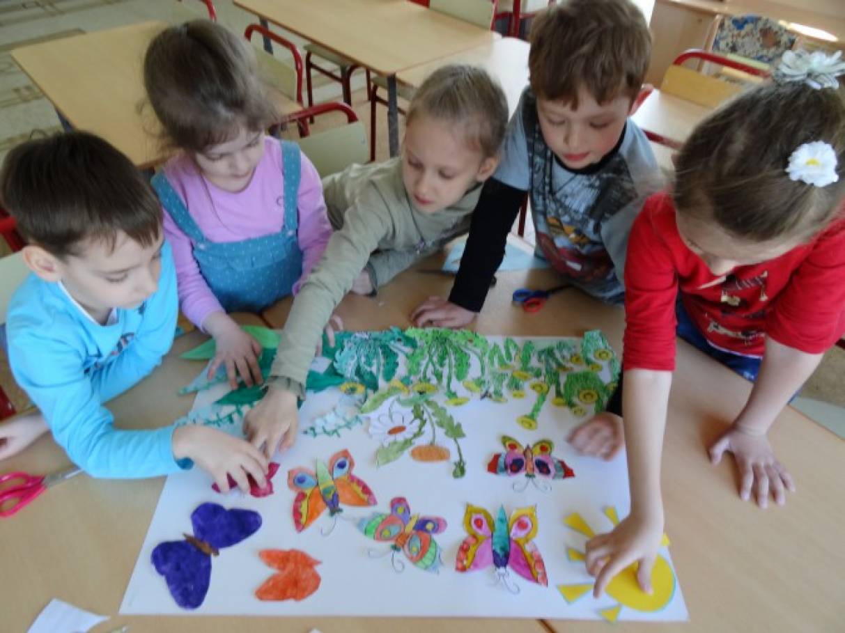 Творческие группы формы. Дети творчество. Занятие в детском саду рисование. Коллективное рисование в детском саду. Интересные занятия.