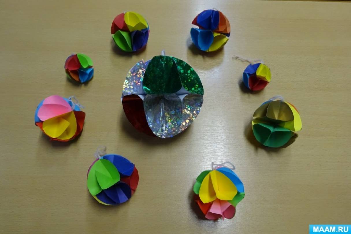 Как сделать новогодний шар из бумаги