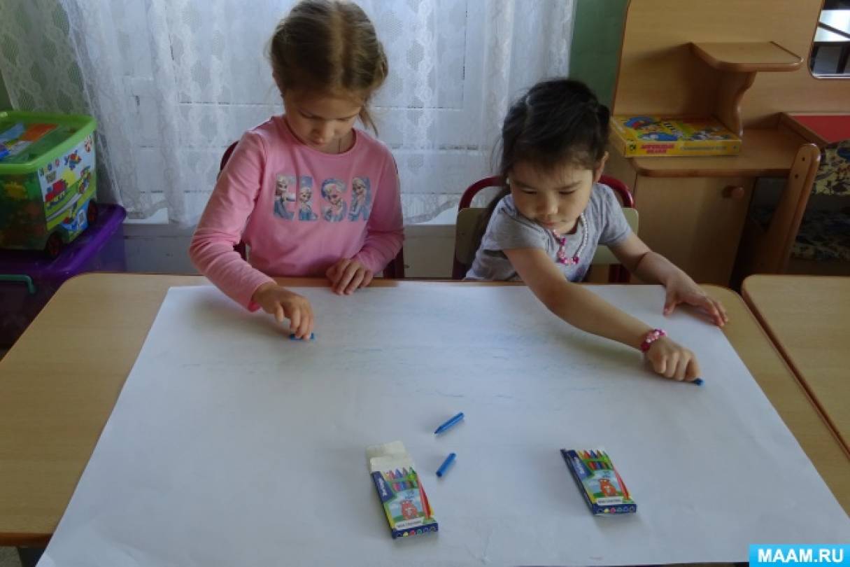Фото №2 В создании плаката Ура Скоро Лето принимали участия ребята всей группы