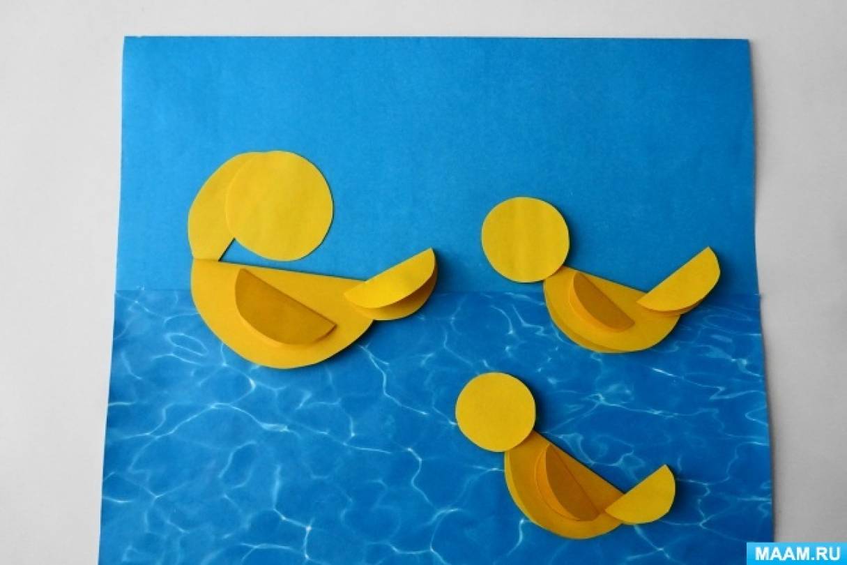 Аппликация уточки в пруду. Аппликация утка с утятами. Озеро с утками для детей. Утенок аппликация. Аппликация утенок в средней группе.