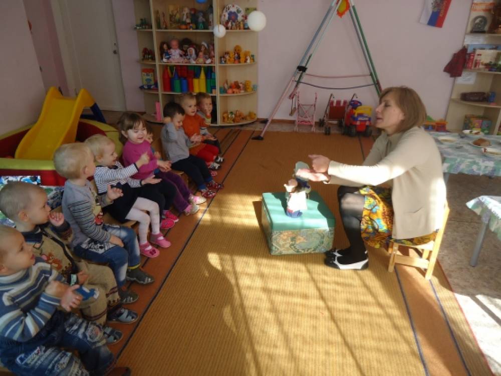 Смотреть фотографию №2 Фото №2 Дети называют сказочного персонажа и одевают себе на пальчик одного из них