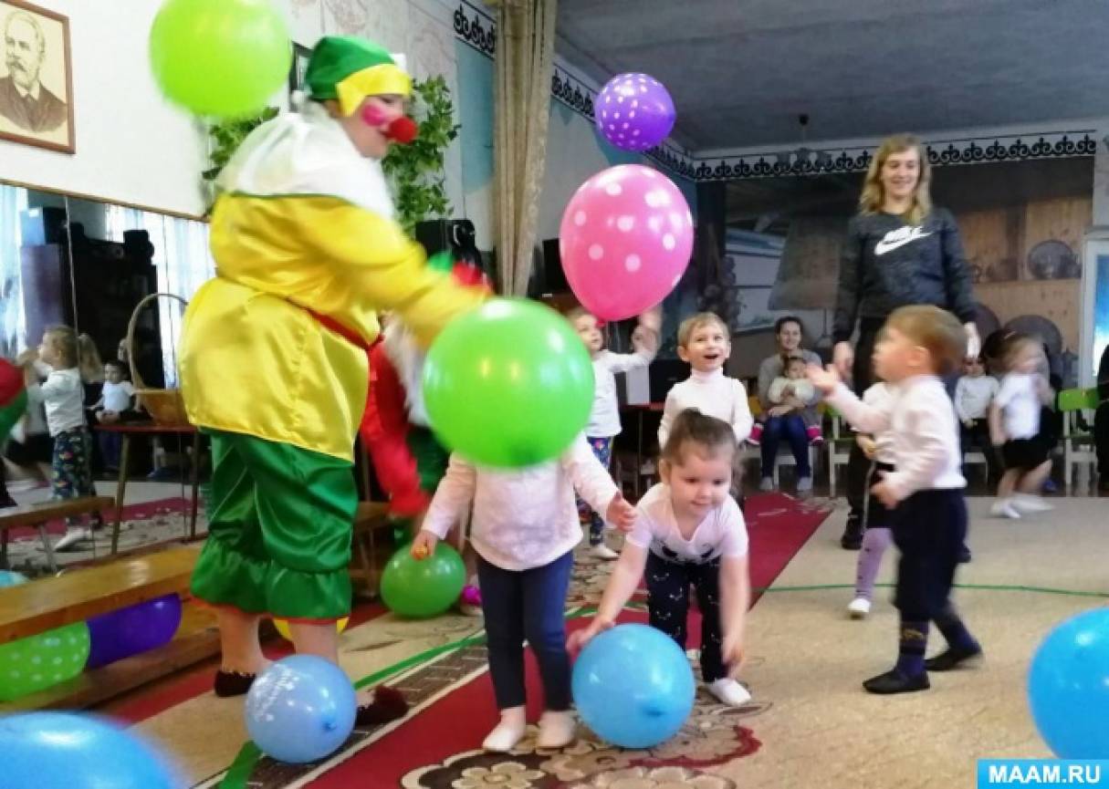 Совместное спортивное развлечение детей первой младшей группы с родителями «Малыши-крепыши» Фото Совместное спортивное развлечение детей первой младшей группы с родителями «Малыши-крепыши»
