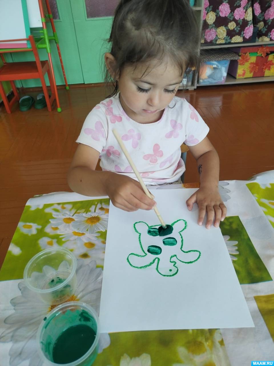 Занятие по рисованию губкой методом тычка «Пятнышки для животных» во второй младшей группе