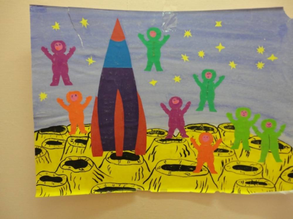 День космонавтики конспект занятия в средней группе. Аппликация ко Дню космонавтики. Аппликации на тему космос для детей. Аппликация ко Дню космонавтики в детском саду. Аппликация космос для детей.
