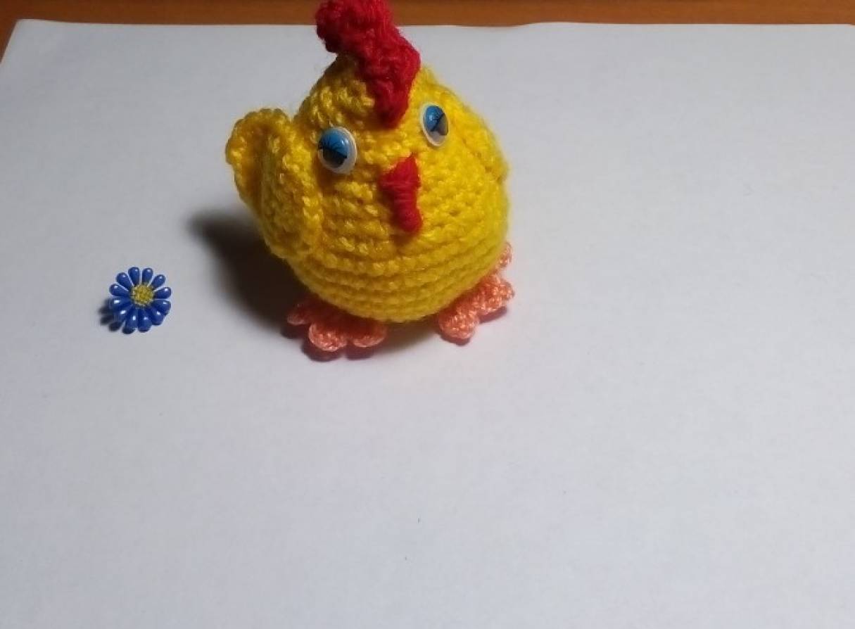 Цыпленок крючком для начинающих. Вязаный цыпленок крючком. Пасхальный цыпленок крючком. Пасхальный цыпленок крючком мастер класс. Вязаные пасхальные цыплята крючком.