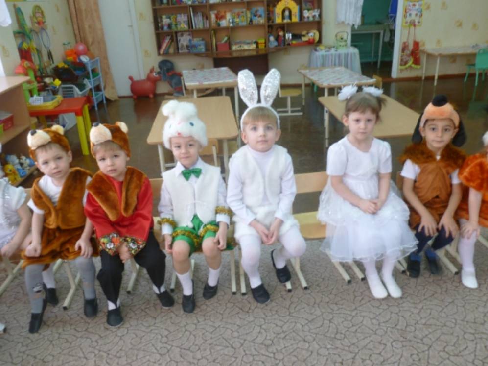 В гостях у новогодней елочки Фото В гостях у новогодней елочки