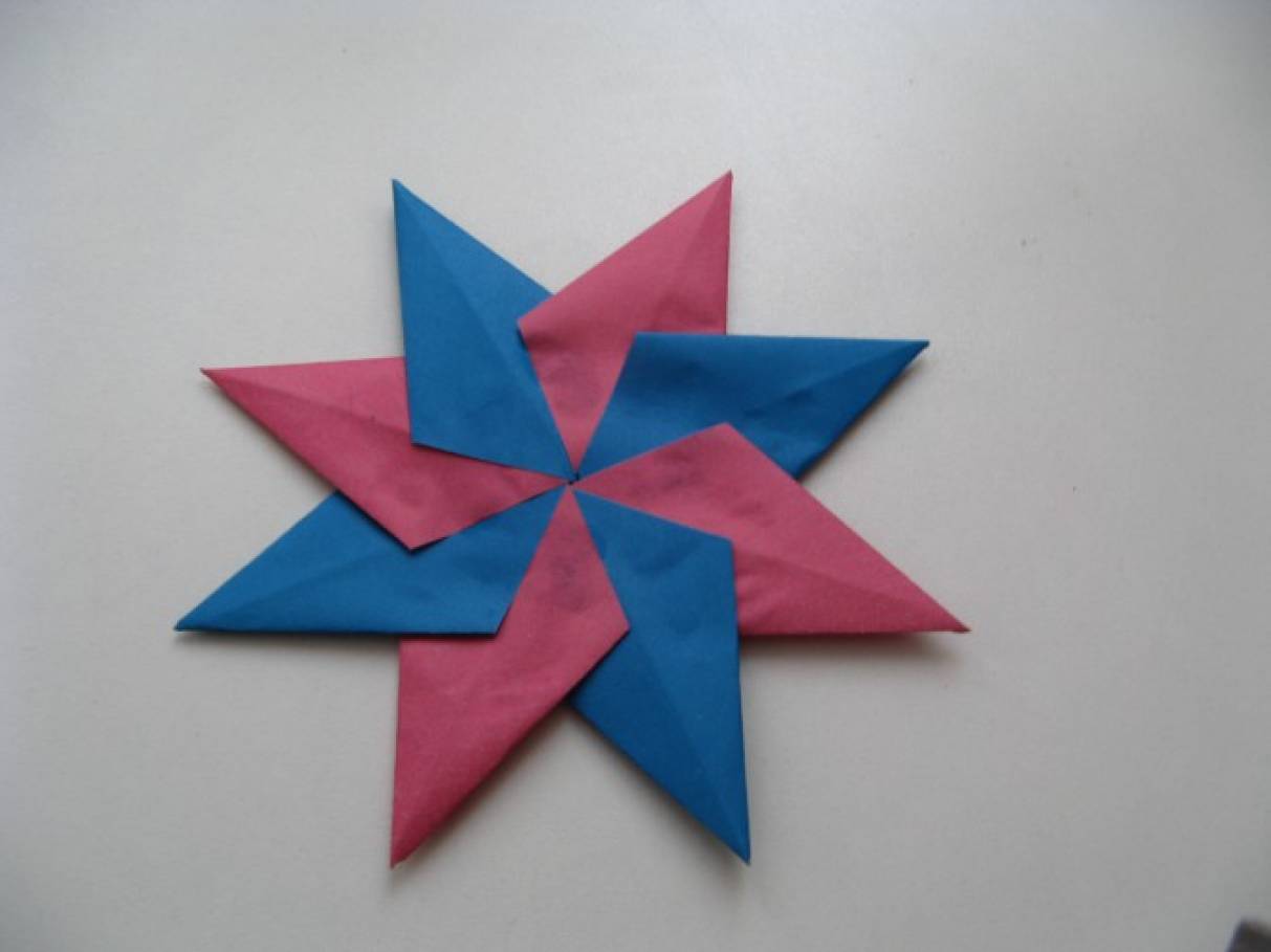 Восьмиконечная звезда из бумаги. Оригами поделки для декорирования