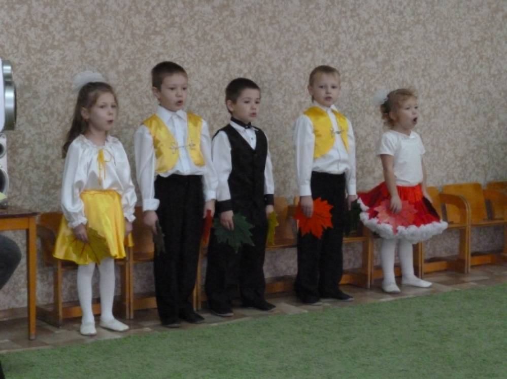 Смотреть фотографию №2 Фото №2 Дети долго готовились к прощанию с осенью разучивали стихи песни танцы