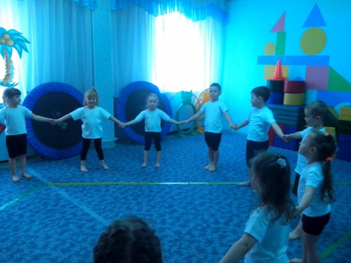Физическое упражнение младшая группа. Физкультурное занятие воздушные шарики. Здоровый ребёнок занятие во второй младшей группе. Музыкальное занятие во второй младшей группе тема. Танец Радуга во второй младшей группе.