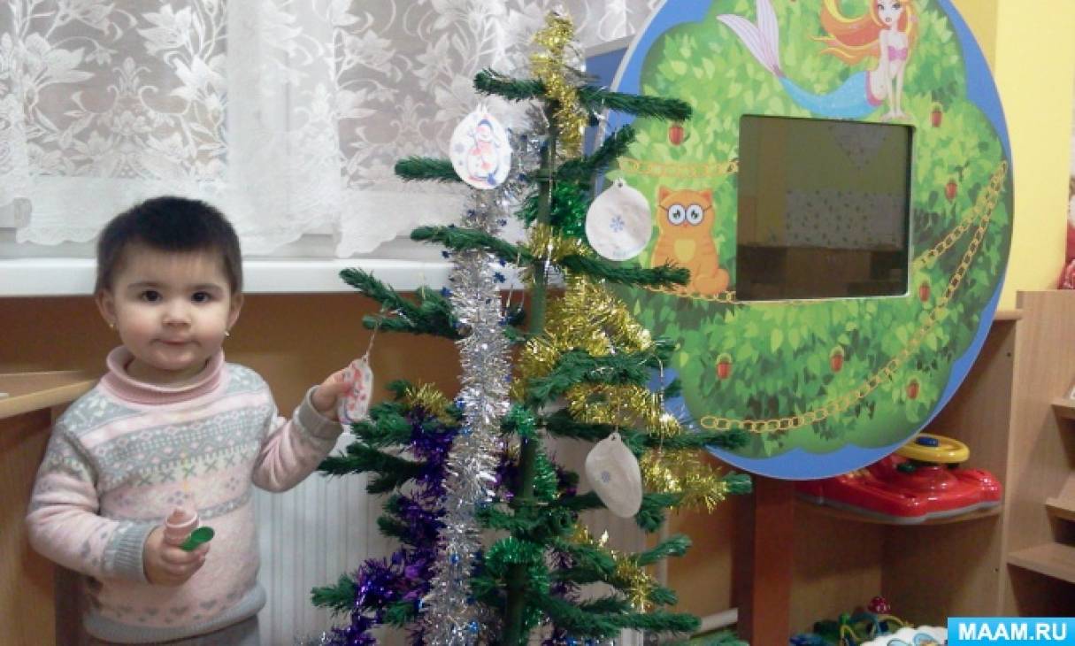 Мастер-класс по аппликации во второй группе раннего возраста «Подарки для родителей — Новогодние шары»