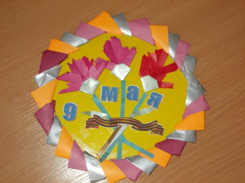 Мастер-класс «Открытка к 9 Мая из бумаги своими руками» для детей старшего возраста