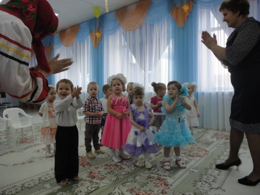 Развлечение для малышей «В гости к Бабушке-Варварушке» Фото Развлечение для малышей «В гости к Бабушке-Варварушке»