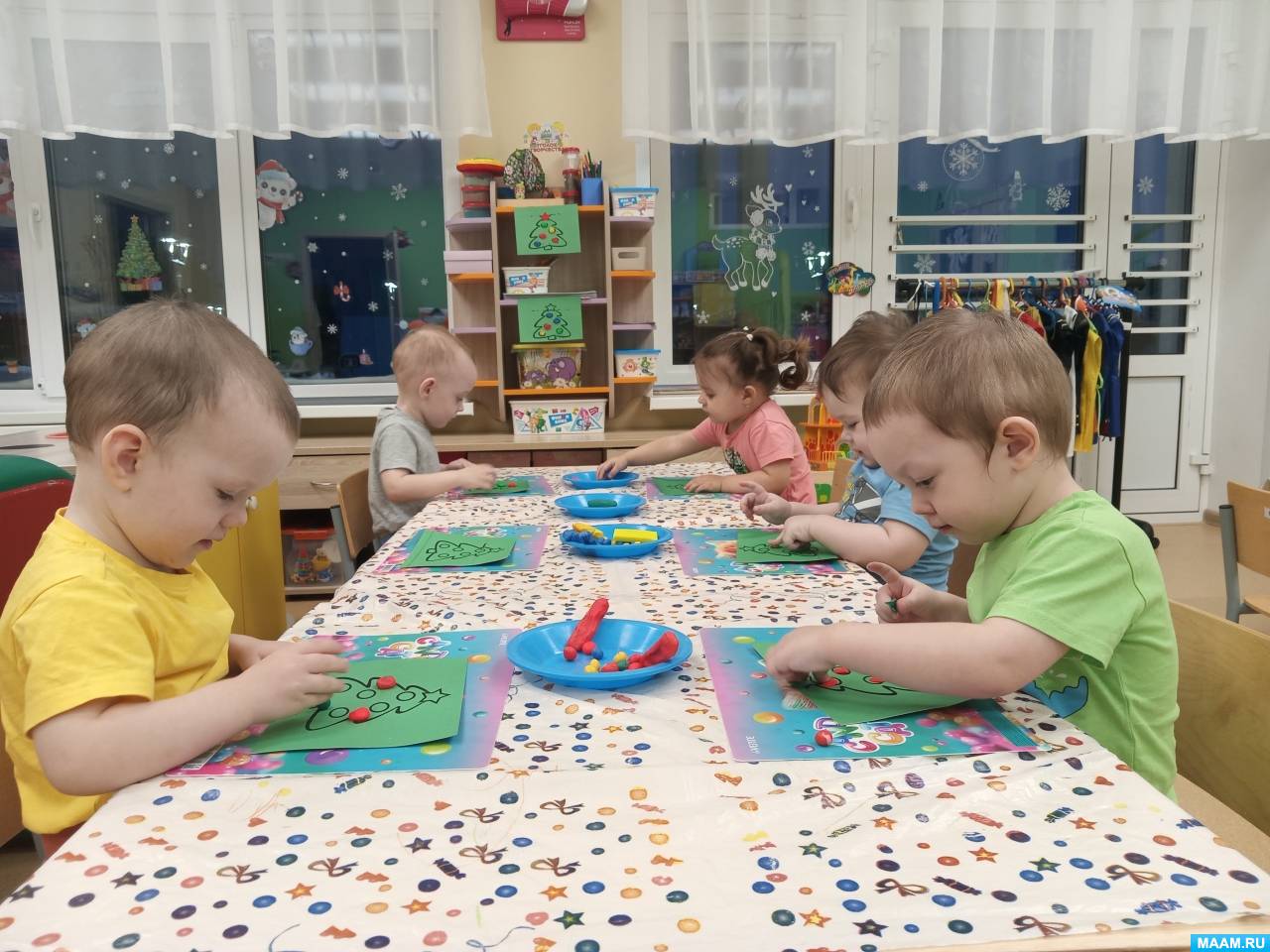 Смотреть фотографию №2 Фото №2 Образовательные учить детей определять цвет называть его называть форму познакомить со свойствами колючий